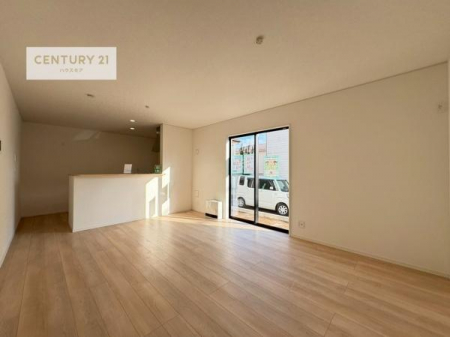 ���r���O�@�傫�ȑ����炽���Ղ�̗z���������閾�邢���r���O�B�J�����̂��郊�r���O�ŉƑ��c���̂��났�̎��Ԃ��߂����܂��B