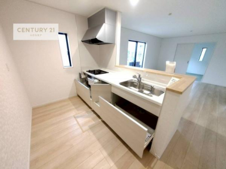 �L�b�`���@��Ƃ肠�钲���X�y�[�X�ō�Ƃ����₷�����K�ȃL�b�`���ł��I
���q�l�ƈꏏ�ɂ��َq������y���߂�L�X�X�y�[�X�ł��B�y�����������ԂɂȂ肻���ł��ˁI