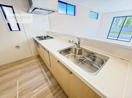 �L�b�`���@��l�C�̑Ζʎ��V�X�e���L�b�`�����̗p���Ă��܂��I���Ƒ��̃R�~���j�P�[�V���������R�Ƒ�����݌v�ł��B
���q�l�ɂ��ڂ��͂��̂Ŋ������ł��ˁB���[�͂�����܂��I