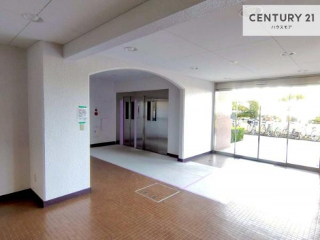 ���r�[�@���邭�J�������ӂ�郍�r�[�B
�����Ղ�̗z�����������݁A�Z�܂�����K������D�����}���Ă���܂��B