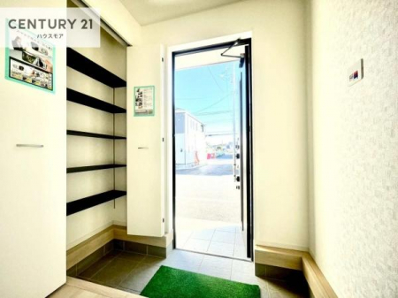 ���ց@�V���[�Y�{�b�N�X�t���Ȃ̂ŁA���ւ��Еt�����|�������₷���ł��I
�X�b�L���������ւŌ˂��J�����u�ԁA�������̂���S�n������Ԃ��o�}���Ă���܂��B