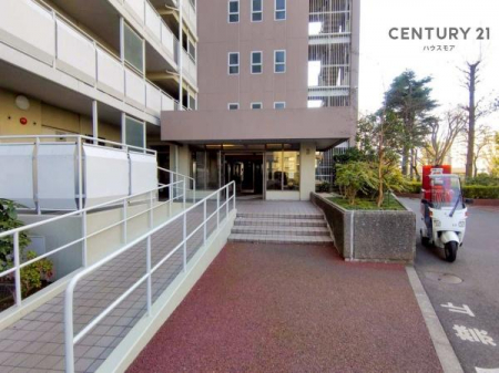 �G���g�����X�@�z������̗ǂ��G���g�����X�́A���Ƒ��₨�q�l���������}���Ă���܂��B
�����̕�炵�ɐS�n�悳�������炵�Ă�����Ԃł��B