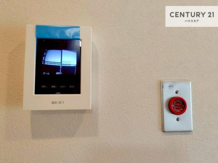 ���̑��@TV���j�^�[�t�C���^�[�t�H���������B���K�҂̊���m�F���Ă���Ή��ł��邽�߁A�h�Ɩʂɂ��z�����ꂽ���S�̐ݔ��ł��B