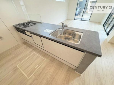 �L�b�`���@��l�C�̑Ζʎ��V�X�e���L�b�`�����̗p���Ă��܂��I���Ƒ��̃R�~���j�P�[�V���������R�Ƒ�����݌v�ł��B
���q�l�ɂ��ڂ��͂��̂Ŋ������ł��ˁB�L�X�g���ĉ��K�ɍ�Ƃ��i�݂܂��B