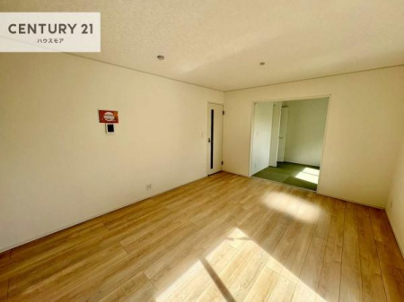 ���r���O�@�D�����z���܂肪���r���O����ł���ċ��S�n�̗ǂ���Ԃ����o���Ă���܂��I
���났�̎��Ԃ��߂����܂��I