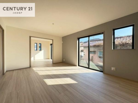 ���r���O�@�傫�ȑ����炽���Ղ�̗z���������閾�邢���r���O�B�J�����̂��郊�r���O�ŉƑ��c���̂��났�̎��Ԃ��߂����܂��I