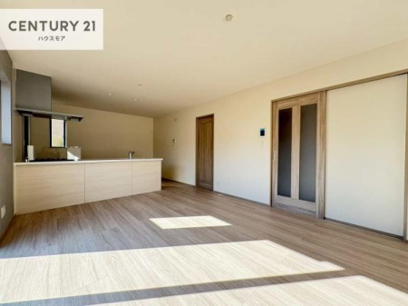 ���r���O�@��؂ȉƑ����W�܂邩�炱��LDK�ɂ͂�����肽���B
�q�����������C�ɏ΂��Ȃ��瑖�����Ă���p�����������u�L���Ƃɂ��ėǂ������v�Ǝv���u�Ԃł��B