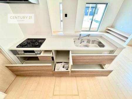 �L�b�`���@���[�͂̍����V�X�e���L�b�`���ŁA��������H�����������Еt���A�L�X�Ƃ�����Ԃŉ��K�ɗ������y���߂܂��B