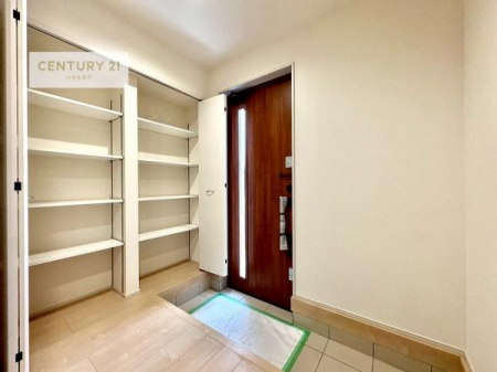 ���ց@�V���[�Y�{�b�N�X�t���Ȃ̂ŁA���ւ��Еt�����|�������₷���ł��I
�X�b�L���������ւŌ˂��J�����u�ԁA�������̂���S�n������Ԃ��o�}���Ă���܂��B