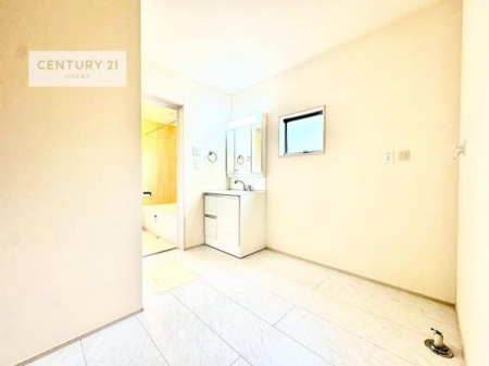 ���ʑ�E���ʏ��@���ʏ��ɂ̓^�I�����܁A�X�g�b�N�i�Ȃǂ����[�ł�����[�X�y�[�X���m�ہB
���������o�₷�����܂�����������Ɖ��K�ɕۂĂ܂��B