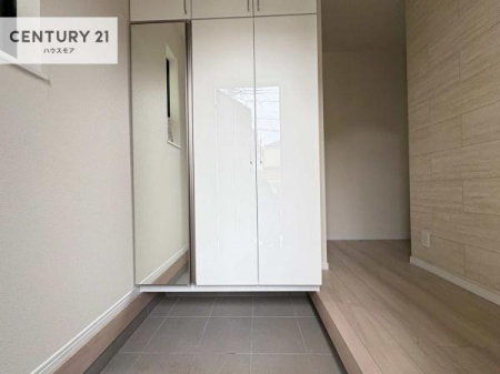 ���ց@�~���[�t���V���[�Y�{�b�N�X�t���Ȃ̂ŁA���ւ��Еt�����|�������₷���ł��I
�X�b�L���������ւŌ˂��J�����u�ԁA�������̂���S�n������Ԃ��o�}���Ă���܂��B