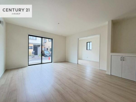 ���r���O�@�D�����z���܂肪���r���O����ł���ċ��S�n�̗ǂ���Ԃ����o���Ă���܂��I
���났�̎��Ԃ��߂����܂��I