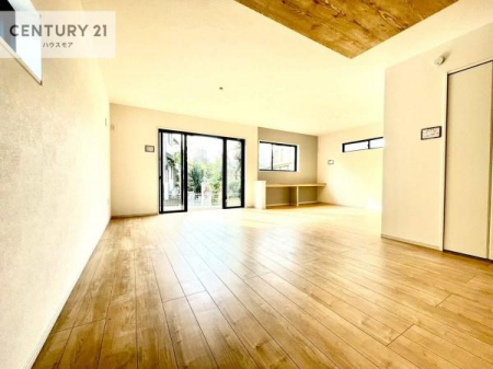 ���r���O�@�D�����z���܂肪���r���O����ł���ċ��S�n�̗ǂ���Ԃ����o���Ă���܂��I
���났�̎��Ԃ��߂����܂��I