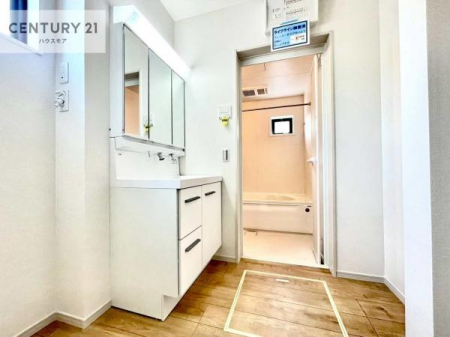 ���ʑ�E���ʏ��@�O�ʋ��d�l�̐��ʏ��́A�g�����Ȃ݂����₷������I���͎��[�ɂȂ��Ă��܂��B�h���C���[�₨���ϓ����Еt������̂Ő��ʑ������X�b�L���ƌ����邱�Ƃ��o���܂��I