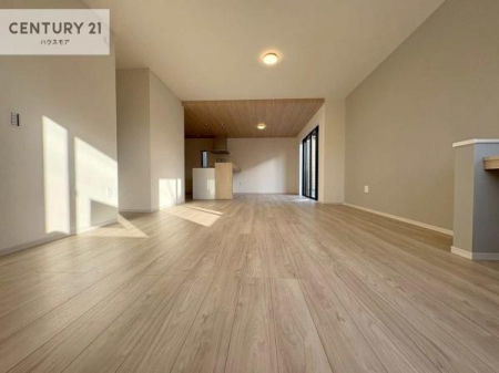 ���r���O�@�S�n�ǂ����r���O�͉Ƒ������R�ƏW�܂�܂��B�Ƒ��c�R�̎��Ԃ����������ł��B���Ƒ��ƁA����w�[���������Ԃ��߂��������ł��ˁB