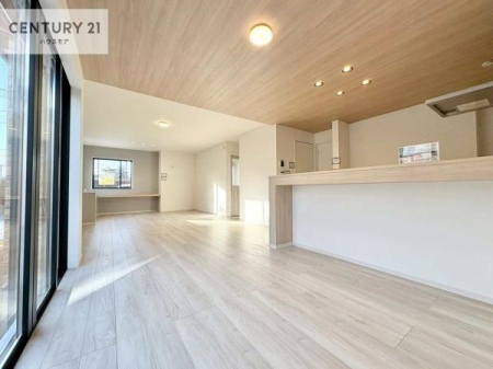 ���r���O�@�D�����z���܂肪���r���O����ł���ċ��S�n�̗ǂ���Ԃ����o���Ă���܂��I
���났�̎��Ԃ��߂����܂��I