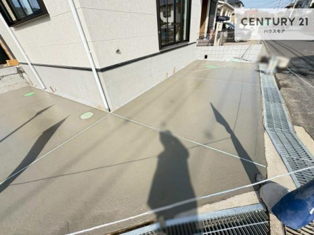 ���ԏ�@���ԃX�y�[�X��2�䕪����܂��I�Z�J���h�J�[�͂������A�o�C�N�⎩�]�ԂȂǂ��u���ꏊ�ɍ���܂���B