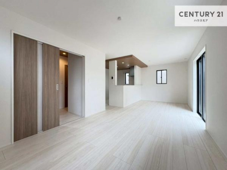 ���r���O�@�S�n�ǂ��_�C�j���O�͉Ƒ������R�ƏW�܂�܂��B�Ƒ��c�R�̎��Ԃ����������ł��B���Ƒ��ƁA����w�[���������Ԃ��߂��������ł��ˁB