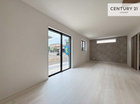 ���r���O�@�傫�ȑ����炽���Ղ�̗z���������閾�邢���r���O�B�J�����̂��郊�r���O�ŉƑ��c���̂��났�̎��Ԃ��߂����܂��I