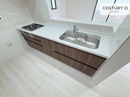 �L�b�`���@��l�C�̑Ζʎ��V�X�e���L�b�`�����̗p���Ă��܂��I���Ƒ��̃R�~���j�P�[�V���������R�Ƒ�����݌v�ł��B
���q�l�ɂ��ڂ��͂��̂Ŋ������ł��ˁI�L�X�g���ĉ��K�ɍ�Ƃ��i�݂܂��B