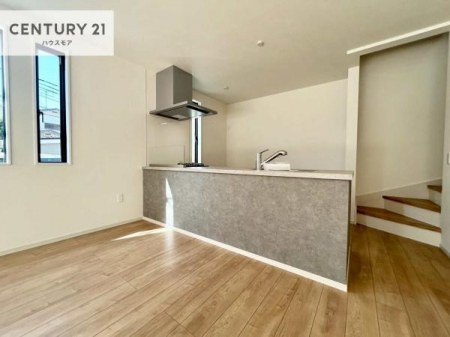 ���r���O�@�D�����z���܂肪���r���O����ł���ċ��S�n�̗ǂ���Ԃ����o���Ă���܂��I
���났�̎��Ԃ��߂����܂��I