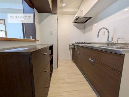 �L�b�`���@�J�b�v�{�[�h�̓J�E���^�[�ɂ��Ȃ��Ă���A���r���O�ւ̔z�V��Еt���������₷���d�l�I