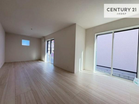 ���r���O�@�傫�ȑ����炽���Ղ�̗z���������閾�邢���r���O�B�J�����̂��郊�r���O�ŉƑ��c���̂��났�̎��Ԃ��߂����܂��I�����̂����w�\�ł��I���񌻒n�ŗz������Ȃǂ��̊����������܂��I