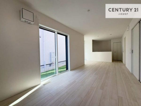 ���r���O�@�D�����z���܂肪���r���O����ł���ċ��S�n�̗ǂ���Ԃ����o���Ă���܂��I
���났�̎��Ԃ��߂����܂��I