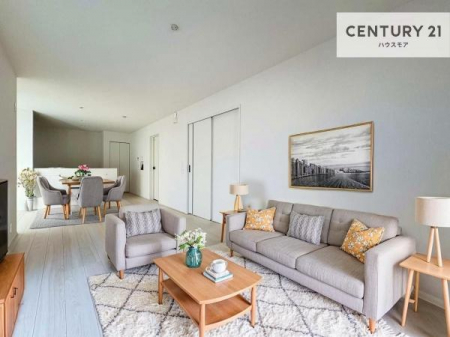 ���r���O�@�Ƌ��CG�p�[�X�ł��B�S�n�ǂ����r���O�͉Ƒ������R�ƏW�܂�܂��B�Ƒ��c�R�̎��Ԃ����������ł��B���Ƒ��ƁA����w�[���������Ԃ��߂��������ł��ˁB