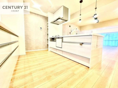 �L�b�`���@��l�C�̑Ζʎ��V�X�e���L�b�`�����̗p���Ă��܂��I���Ƒ��̃R�~���j�P�[�V���������R�Ƒ�����݌v�ł��B
���q�l�ɂ��ڂ��͂��̂Ŋ������ł��ˁI�L�X�g���ĉ��K�ō�Ƃ��i�݂܂��B