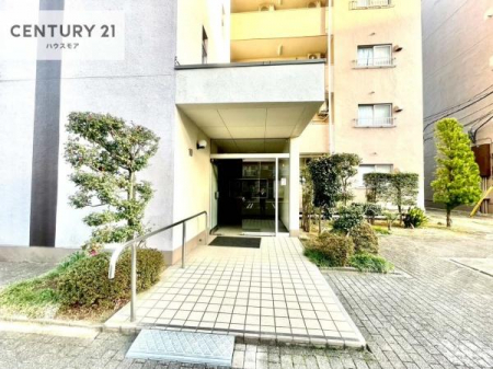 �G���g�����X�@�z������̗ǂ��G���g�����X�́A���Ƒ��₨�q�l���������}���Ă���܂��B
�����̕�炵�ɐS�n�悳�������炵�Ă�����Ԃł��B