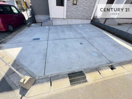 ���ԏ�@���ԃX�y�[�X��2�䕪����܂��I�Z�J���h�J�[�͂������A�o�C�N�⎩�]�ԂȂǂ��u���ꏊ�ɍ���܂���B