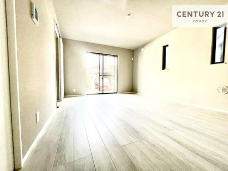 ���r���O�@�D�����z���܂肪���r���O����ł���ċ��S�n�̗ǂ���Ԃ����o���Ă���܂��I
���났�̎��Ԃ��߂����܂��I