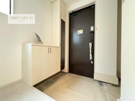 ���ց@�p���t���V���[�Y�{�b�N�X�ŁA���ւ��Еt�����|�������₷���ł��I
�X�b�L���������ւŌ˂��J�����u�ԁA�������̂���S�n������Ԃ��o�}���Ă���܂��B

