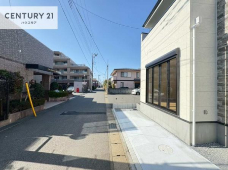 ���̑����n�@�O�ʓ��H��5���I�z����ǍD�ȗ��n�ł��B
�Ԍɓ��ꂪ���ȕ������S�ł��ˁB