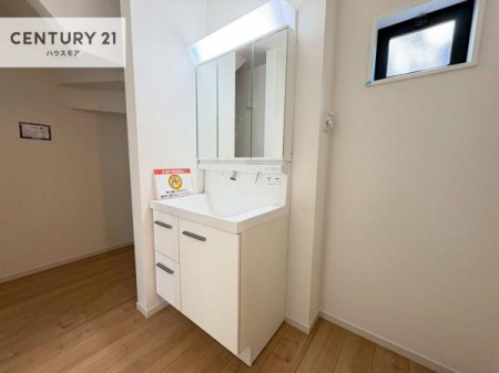 ���ʑ�E���ʏ��@�f�b�h�X�y�[�X�����ʂɂ��Ȃ��݌v�ŁA���ʏ��ɂ̓^�I�����܁A�X�g�b�N�i�Ȃǂ����[�ł��邿����Ƃ������[�X�y�[�X���m�ہB����ꂽ��Ԃ�L�����p���邱�ƂŁA���������o�₷�����܂�����������ƕۂĂ܂��B