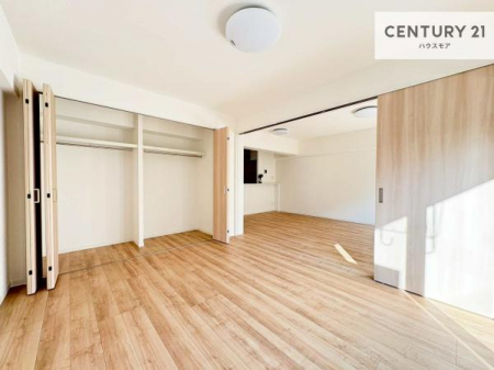 ���r���O�ȊO�̋����@�S�����Ɏ��[�X�y�[�X������Ă���A�ߗނ���p�i���������萮���\�B
���������L�����K�ɂ��g������������A�g������̗ǂ��Ԏ��ł��B