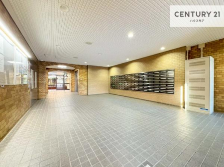 ���r�[�@���邭�J�������ӂ�郍�r�[�B
�����Ղ�̗z�����������݁A�Z�܂�����K������D�����}���Ă���܂��B