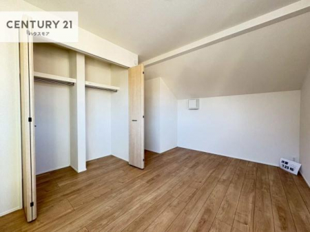 �m���@���[�X�y�[�X�����Ă��܂��I�������X�b�L�����ڂ��鎖���ł��܂��ˁB
�Ƌ��I�΂Ȃ��V���v���ȃf�U�C���ׁ̈A�Ƌ��I�΂����C�ɓ���̋�ԍ�肪�ł������ł��ˁB