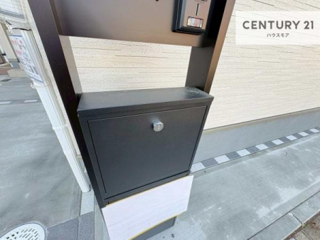 ���̑����n�@��z�{�b�N�X���������Ă��邽�߁A�s�ݎ��ł��ו��̎󂯎�肪�\�B
�Ĕz�B�̎�Ԃ��Ȃ��A�Z���������ł��X�g���X�Ȃ����p�ł��܂��B