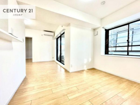 ���r���O�@�D�����z���܂肪���r���O����ł���ċ��S�n�̗ǂ���Ԃ����o���Ă���܂��I
���났�̎��Ԃ��߂����܂��I