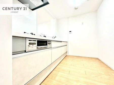 �L�b�`���@��Ƃ肠�钲���X�y�[�X�ō�Ƃ����₷�����K�ȃL�b�`���ł��I
���q�l�ƈꏏ�ɂ��َq������y���߂�L�X�X�y�[�X�ł��B�y�����������ԂɂȂ肻���ł��ˁI