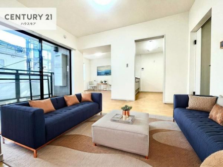 ���r���O�@�Ƌ��CG�p�[�X�ł��B�S�n�ǂ����r���O�͉Ƒ������R�ƏW�܂�܂��B�Ƒ��c�R�̎��Ԃ����������ł��B���Ƒ��ƁA����w�[���������Ԃ��߂��������ł��ˁB