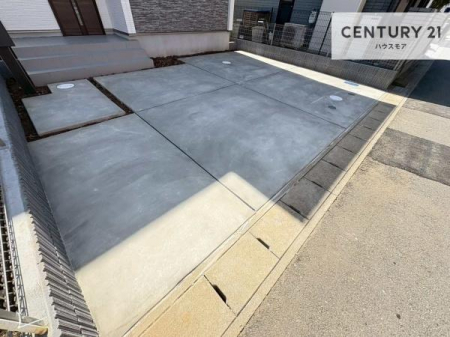 ���ԏ�@���ԃX�y�[�X��2�䕪����܂��I�Z�J���h�J�[�͂������A�o�C�N�⎩�]�ԂȂǂ��u���ꏊ�ɍ���܂���B