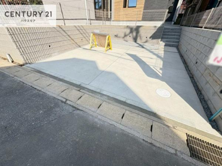 ���ԏ�@���ԃX�y�[�X��2�䕪����܂��I�Z�J���h�J�[�͂������A�o�C�N�⎩�]�ԂȂǂ��u���ꏊ�ɍ���܂���B