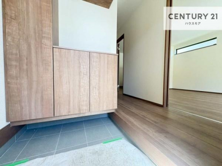 ���ց@�V���[�Y�{�b�N�X�t���Ȃ̂ŁA���ւ��Еt�����|�������₷���ł��I
�X�b�L���������ւŌ˂��J�����u�ԁA�������̂���S�n������Ԃ��o�}���Ă���܂��B