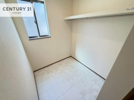 ���[�@���ʏ��̉��ɂ́A�����h���[�R�[�i�[�t���I���b�N�����Ă����΃^�I������p�i�̎��[���ł��Ď��o�����֗��I