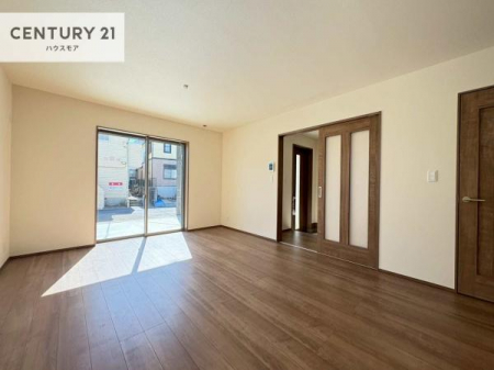 ���r���O�@��؂ȉƑ����W�܂邩�炱��LDK�ɂ͂�����肽���B
�q�����������C�ɏ΂��Ȃ��瑖�����Ă���p�����������u�L���Ƃɂ��ėǂ������v�Ǝv���u�Ԃł��B