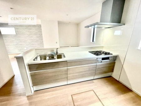 �L�b�`���@��l�C�̑Ζʎ��V�X�e���L�b�`�����̗p���Ă��܂��I���Ƒ��̃R�~���j�P�[�V���������R�Ƒ�����݌v�ł��B
���q�l�ɂ��ڂ��͂��̂Ŋ������ł��ˁB�L�X�g���ĉ��K�ɍ�Ƃ��i�݂܂��B