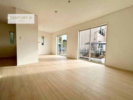 ���r���O�@�傫�ȑ����炽���Ղ�̗z���������閾�邢���r���O�B�J�����̂��郊�r���O�ŉƑ��c���̂��났�̎��Ԃ��߂����܂��I�����w�\�ł��I���񌻒n�ŗz������Ȃǂ��̊����������܂��I